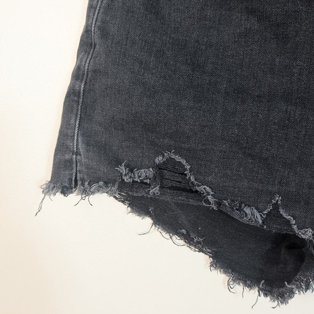 Aerie Black Relaxed Fit Cotton Stressed Denim Short - Picture 6 of 9